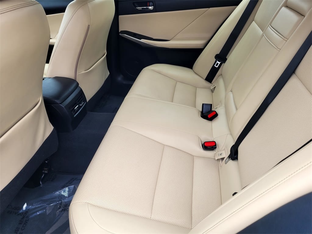 Thumbnail: 2015 Lexus IS - 8