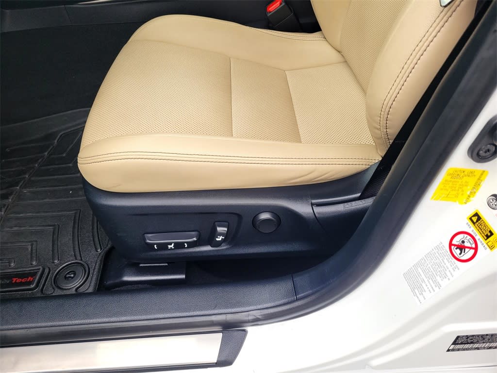 Thumbnail: 2015 Lexus IS - 16