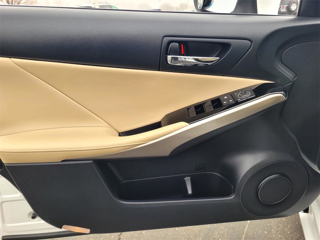 Thumbnail: 2015 Lexus IS - 17