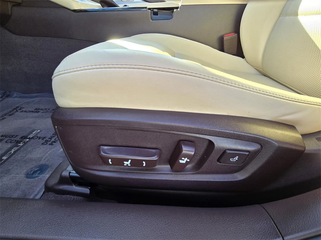 Thumbnail: 2018 Lexus ES - 16