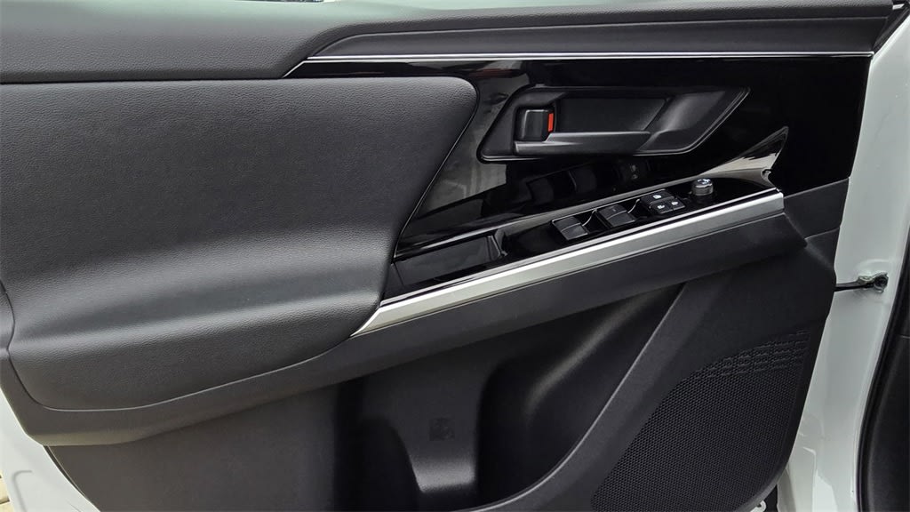 Thumbnail: 2025 Toyota bZ4X - 18