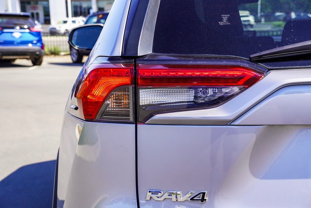 2019 Toyota RAV4 XLE 20