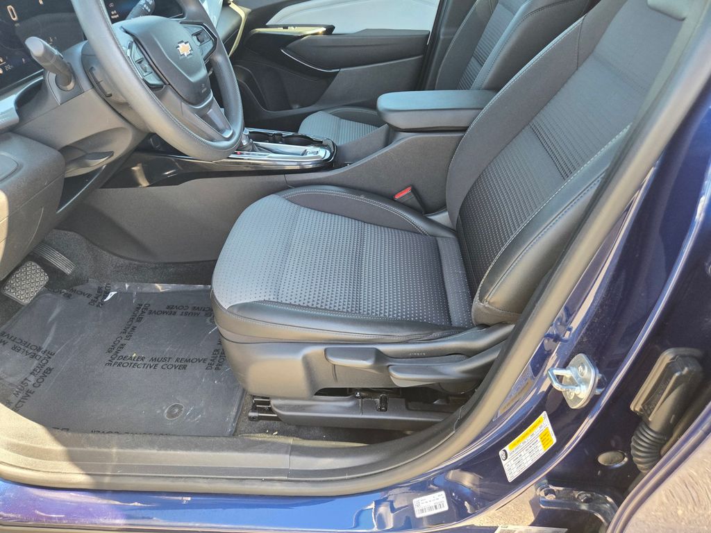 Thumbnail: 2024 Chevrolet Trax - 10
