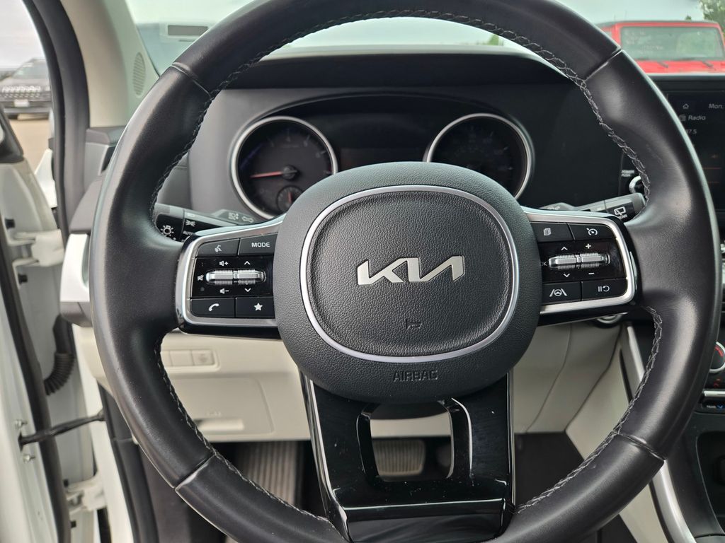 Thumbnail: 2024 Kia Carnival - 10