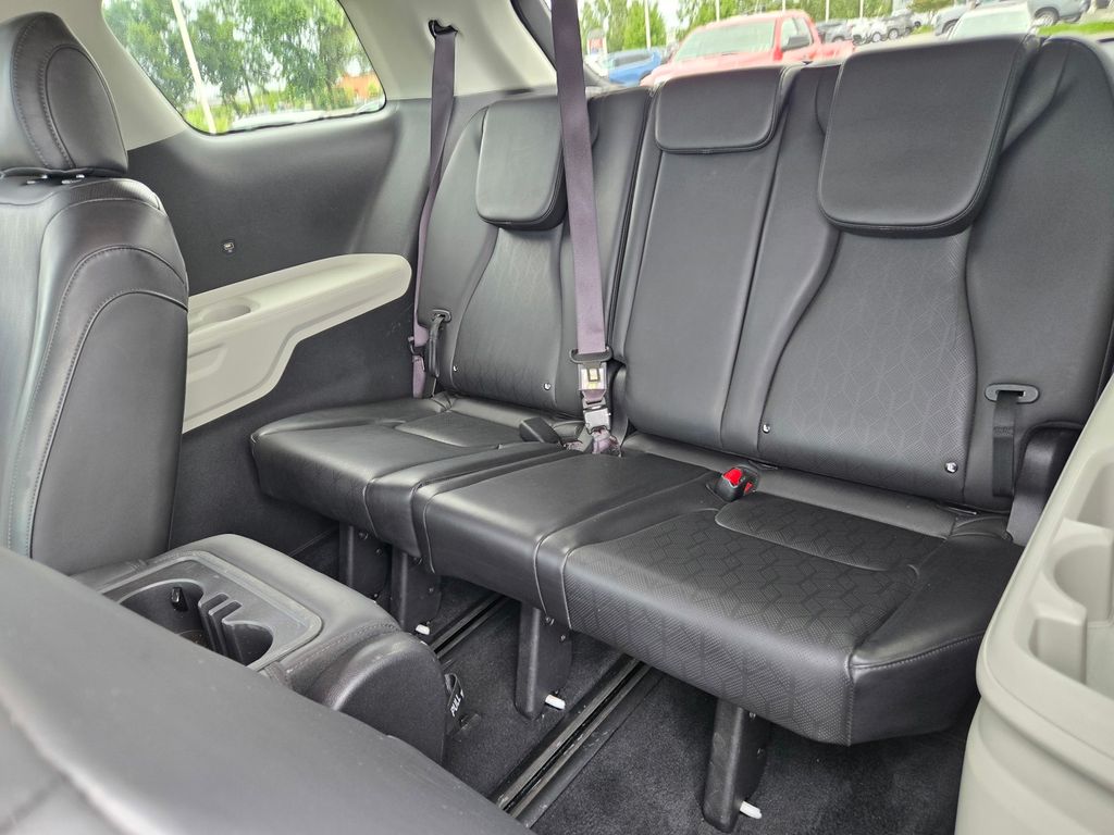 Thumbnail: 2024 Kia Carnival - 17