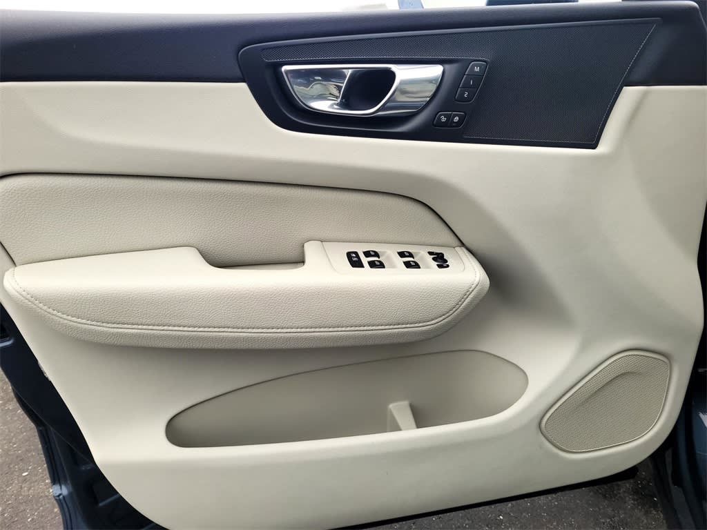 Thumbnail: 2018 Volvo XC60 - 18