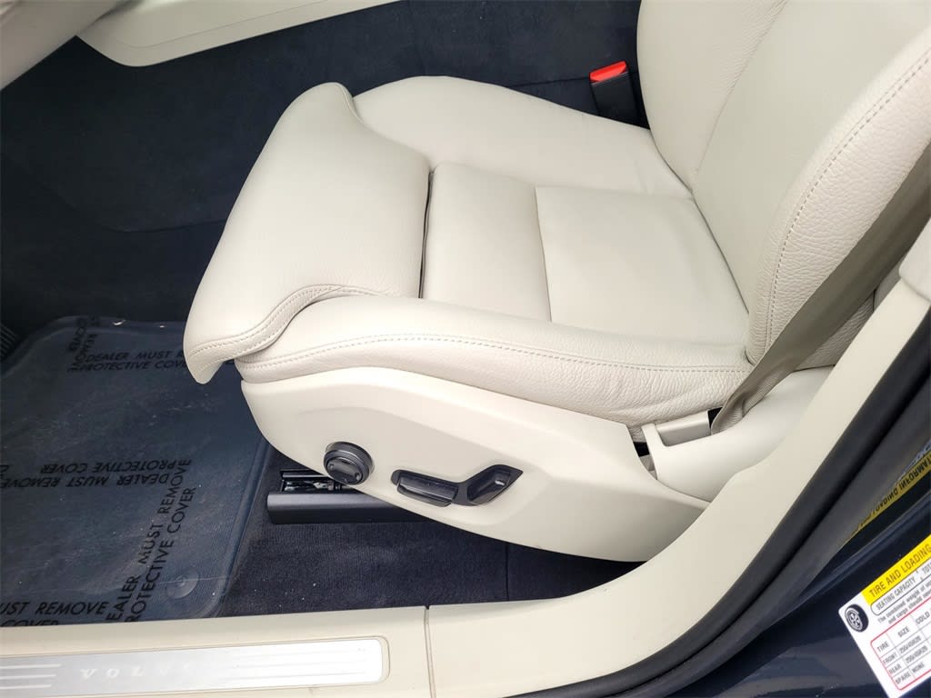 Thumbnail: 2018 Volvo XC60 - 17