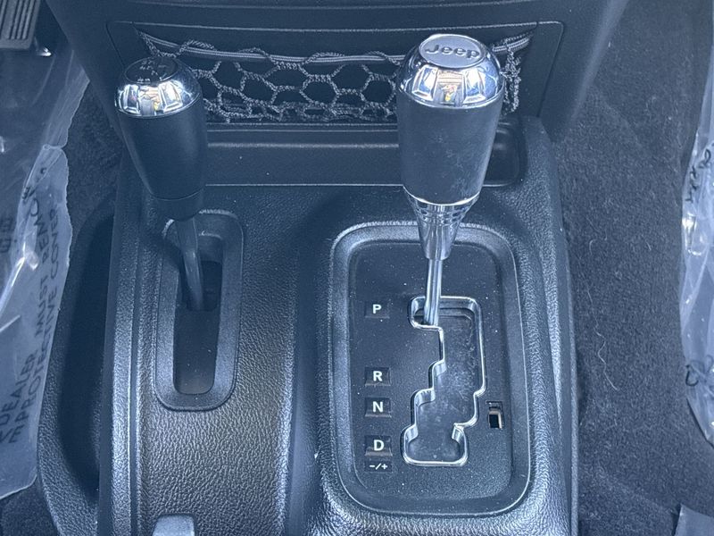 2017 Jeep Wrangler Unlimited Sport 16