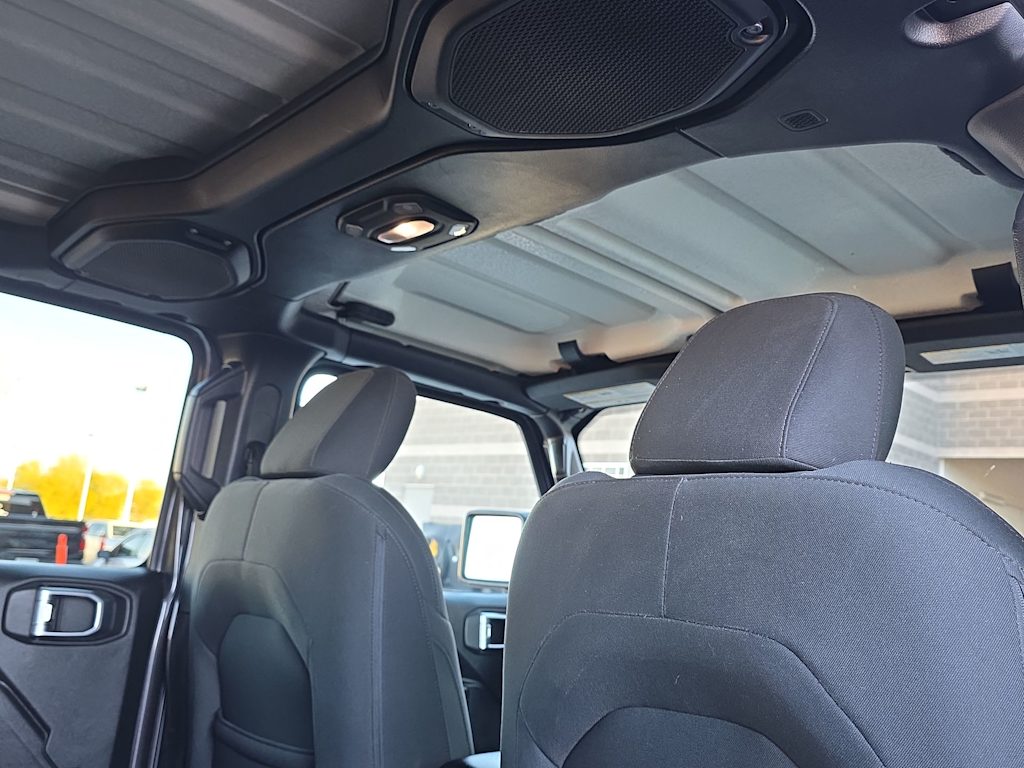 Thumbnail: 2018 Jeep Wrangler - 23