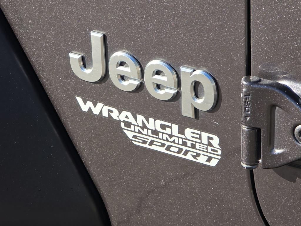 Thumbnail: 2018 Jeep Wrangler - 7