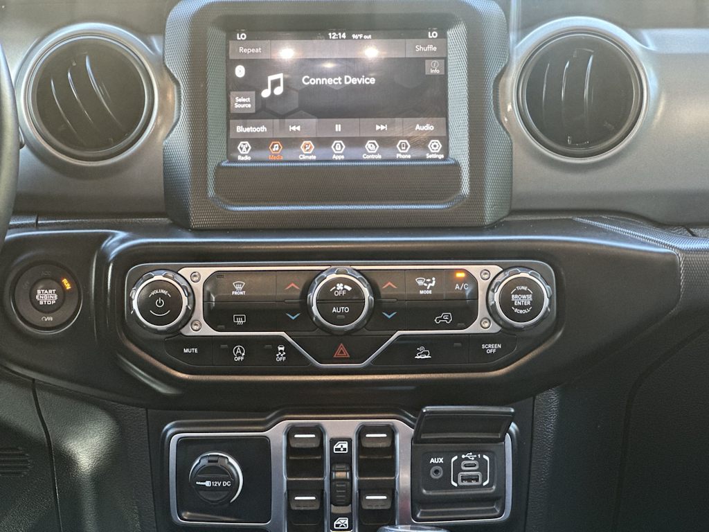 Thumbnail: 2021 Jeep Wrangler - 29