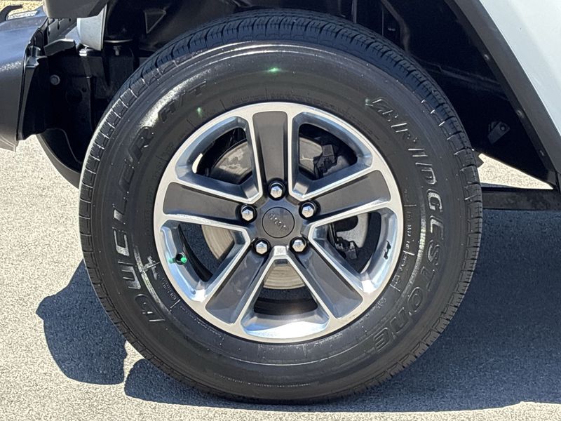 2023 Jeep Wrangler Unlimited Sahara 6