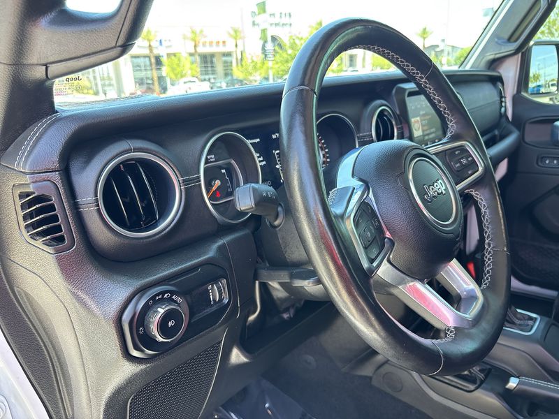2023 Jeep Wrangler Unlimited Sahara 2