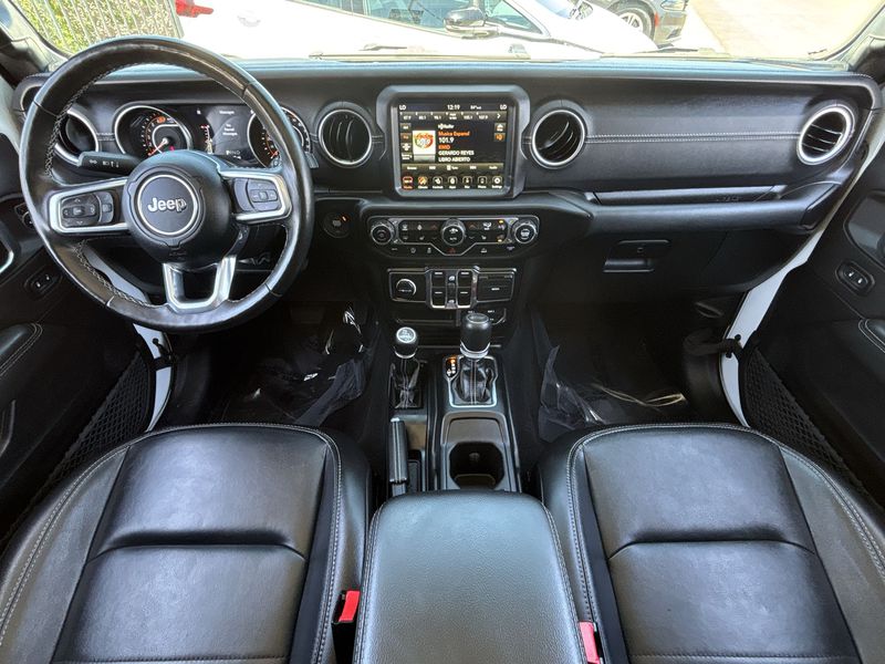 2023 Jeep Wrangler Unlimited Sahara 8