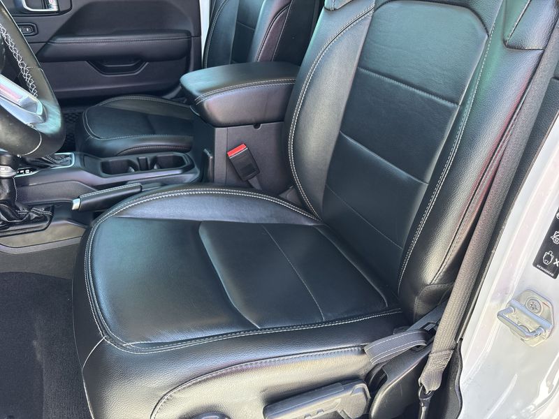 2023 Jeep Wrangler Unlimited Sahara 9