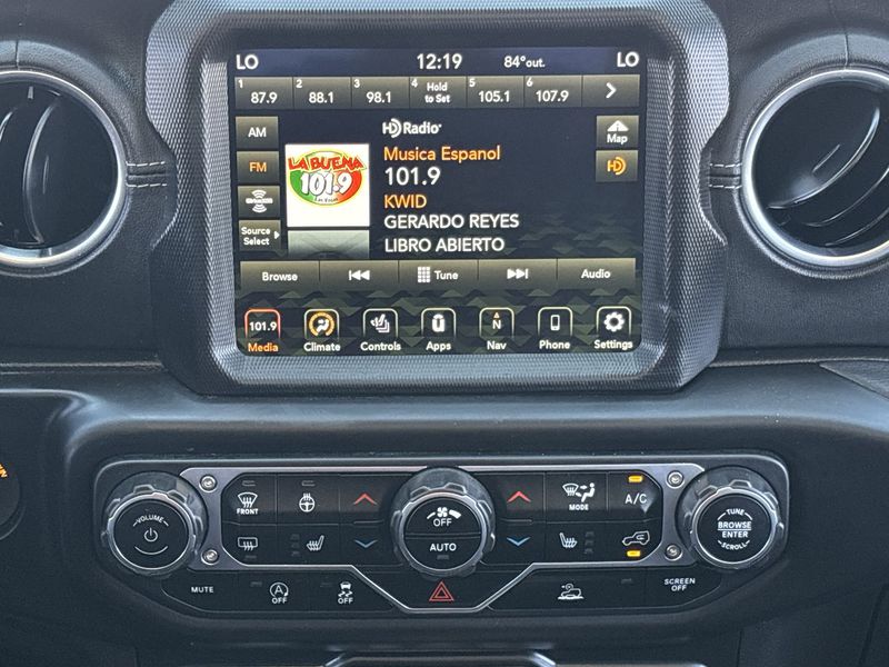 2023 Jeep Wrangler Unlimited Sahara 14