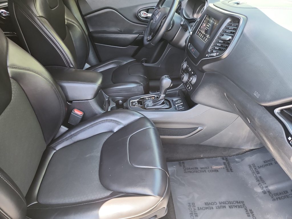 Thumbnail: 2019 Jeep Cherokee - 12
