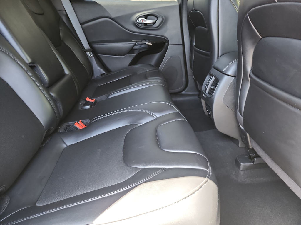 Thumbnail: 2019 Jeep Cherokee - 13