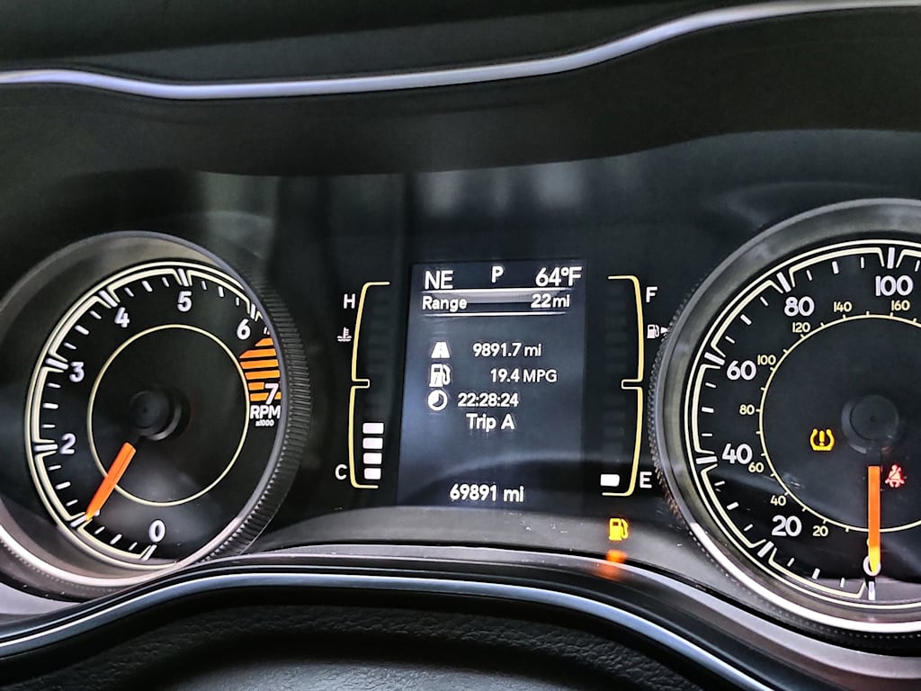 Thumbnail: 2019 Jeep Cherokee - 18