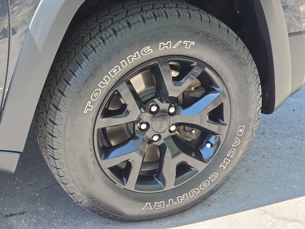 Thumbnail: 2017 Jeep Cherokee - 8