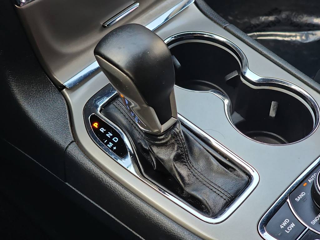 Thumbnail: 2020 Jeep Grand Cherokee - 16