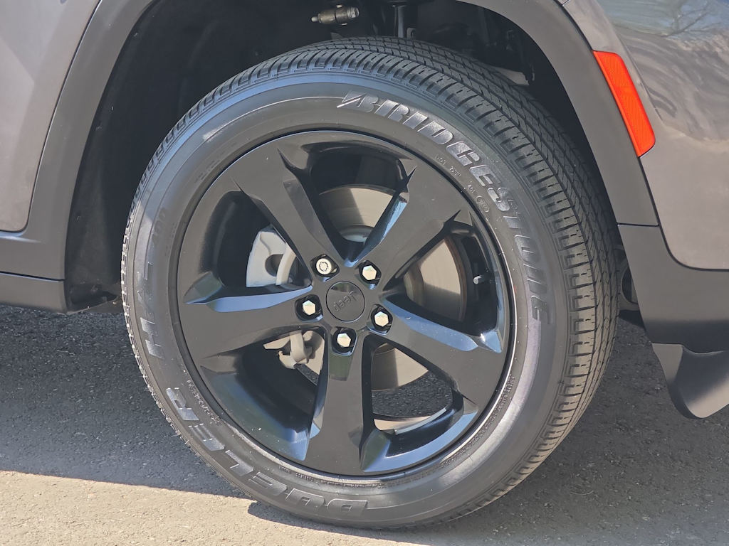 Thumbnail: 2023 Jeep Grand Cherokee - 8
