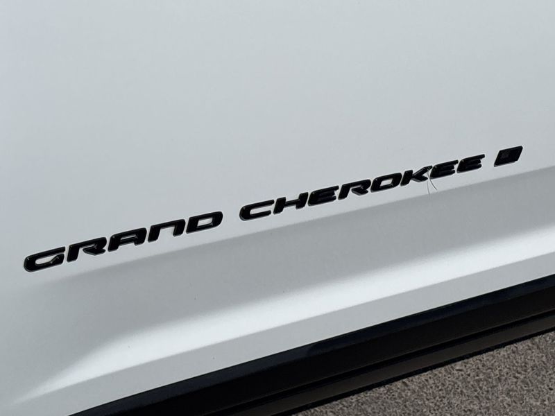 Thumbnail: 2024 Jeep Grand Cherokee - 7