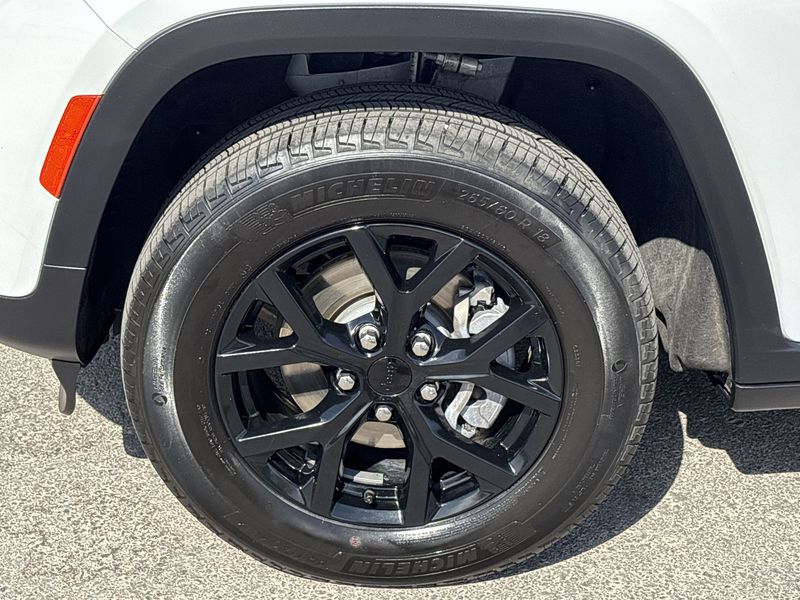 Thumbnail: 2024 Jeep Grand Cherokee - 8