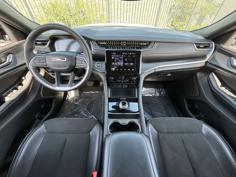 Thumbnail: 2024 Jeep Grand Cherokee - 10