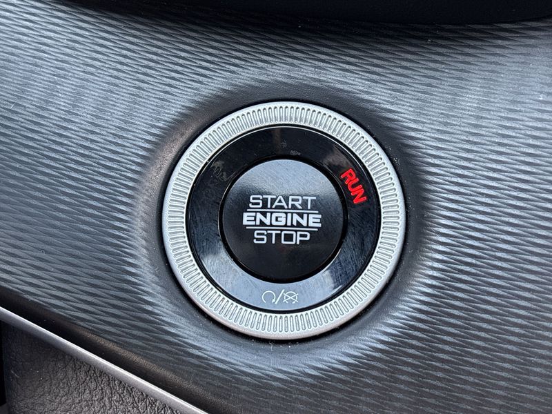 Thumbnail: 2024 Jeep Grand Cherokee - 25