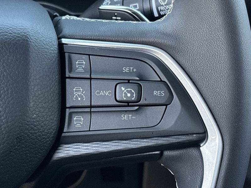 Thumbnail: 2024 Jeep Grand Cherokee - 26