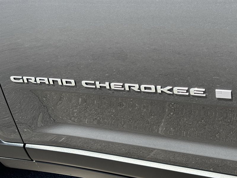 Thumbnail: 2024 Jeep Grand Cherokee - 7