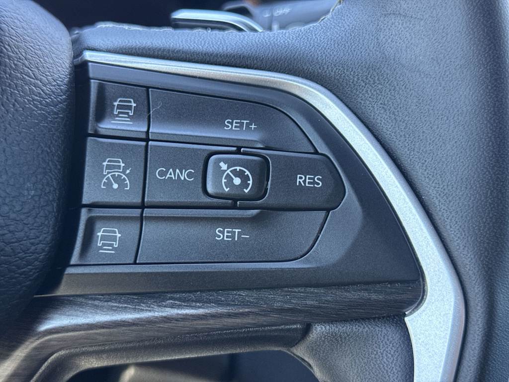 Thumbnail: 2024 Jeep Grand Cherokee - 21