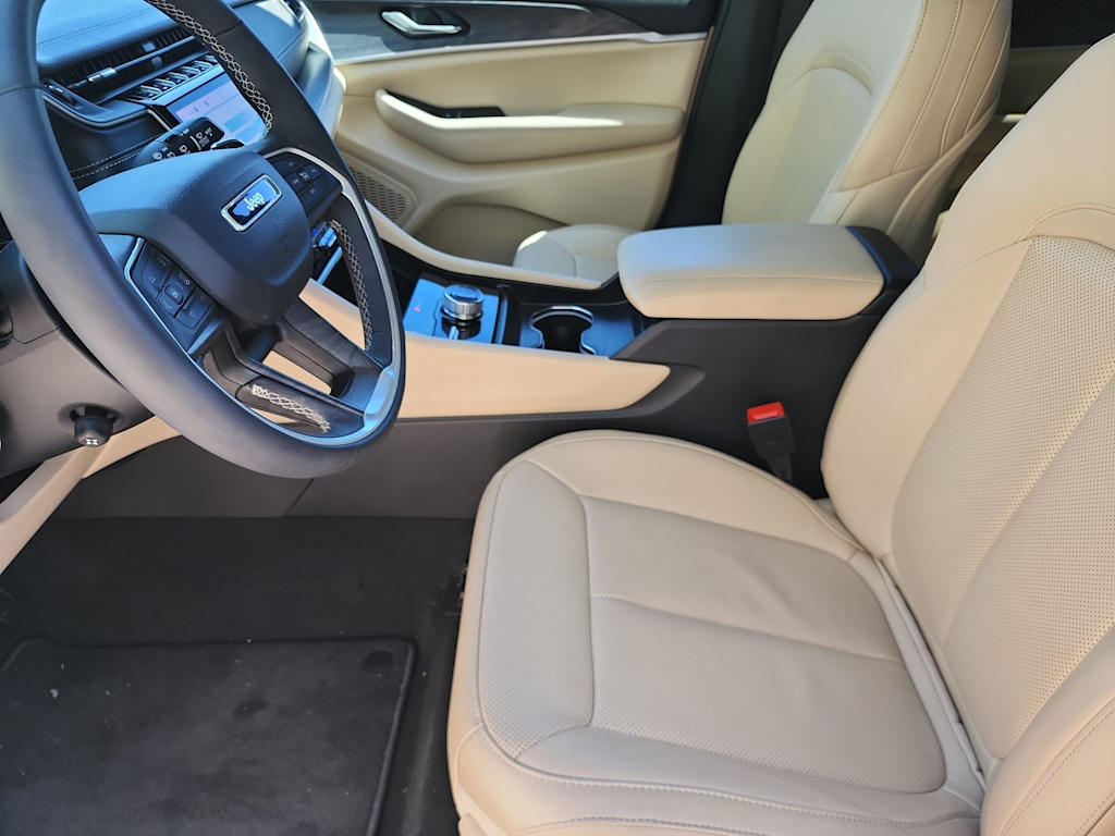 Thumbnail: 2025 Jeep Grand Cherokee - 11