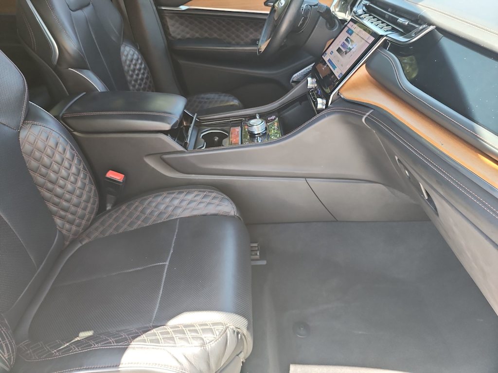 Thumbnail: 2022 Jeep Grand Cherokee - 12