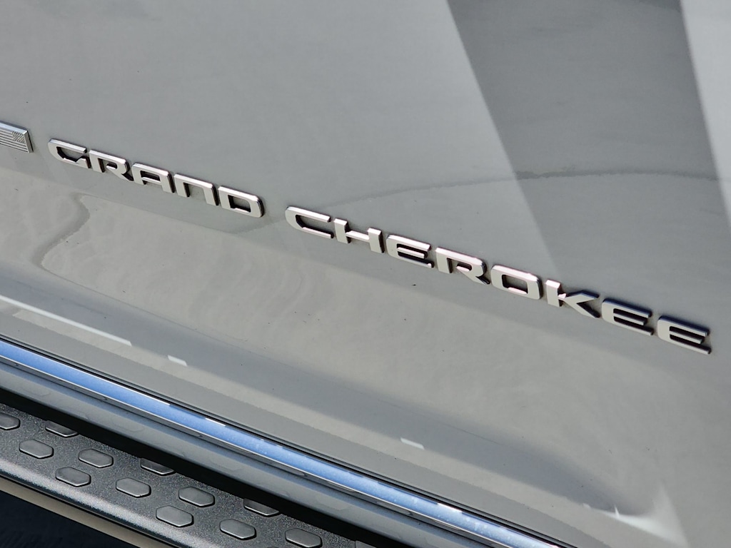Thumbnail: 2022 Jeep Grand Cherokee - 7