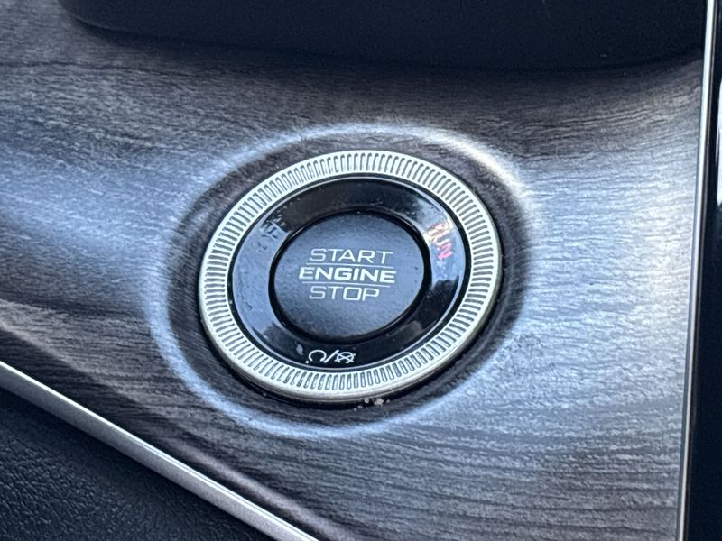 Thumbnail: 2021 Jeep Grand Cherokee L - 25