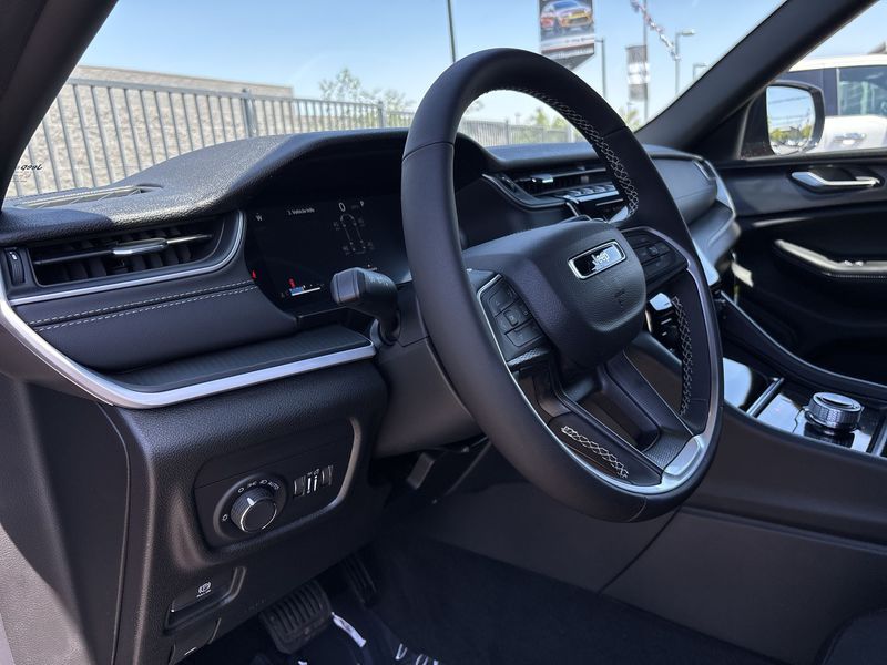 Thumbnail: 2025 Jeep Grand Cherokee L - 2