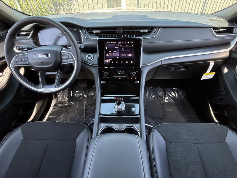 Thumbnail: 2025 Jeep Grand Cherokee L - 10