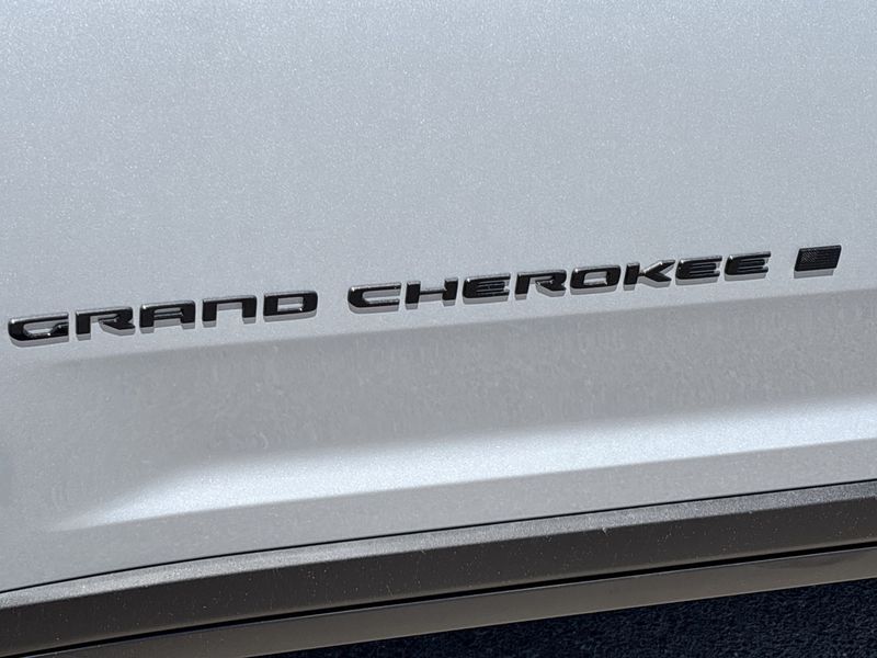 Thumbnail: 2025 Jeep Grand Cherokee L - 7