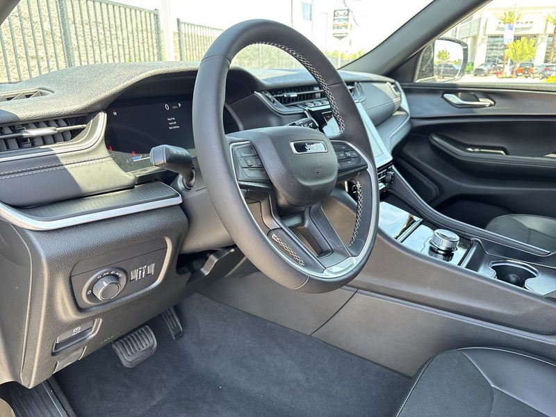 Thumbnail: 2025 Jeep Grand Cherokee L - 2