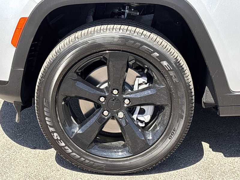 Thumbnail: 2025 Jeep Grand Cherokee L - 8