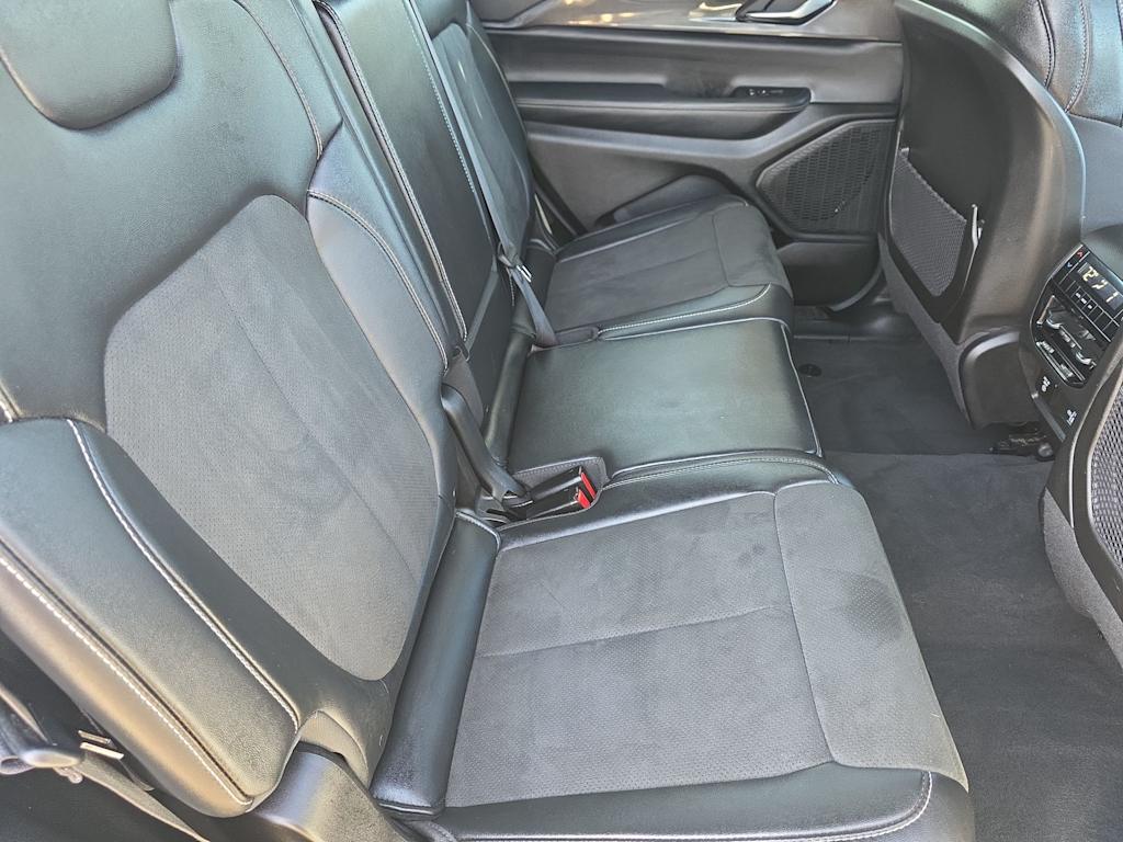 Thumbnail: 2023 Jeep Grand Cherokee L - 12