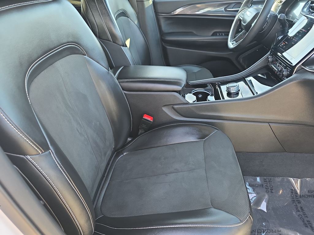 Thumbnail: 2023 Jeep Grand Cherokee L - 11