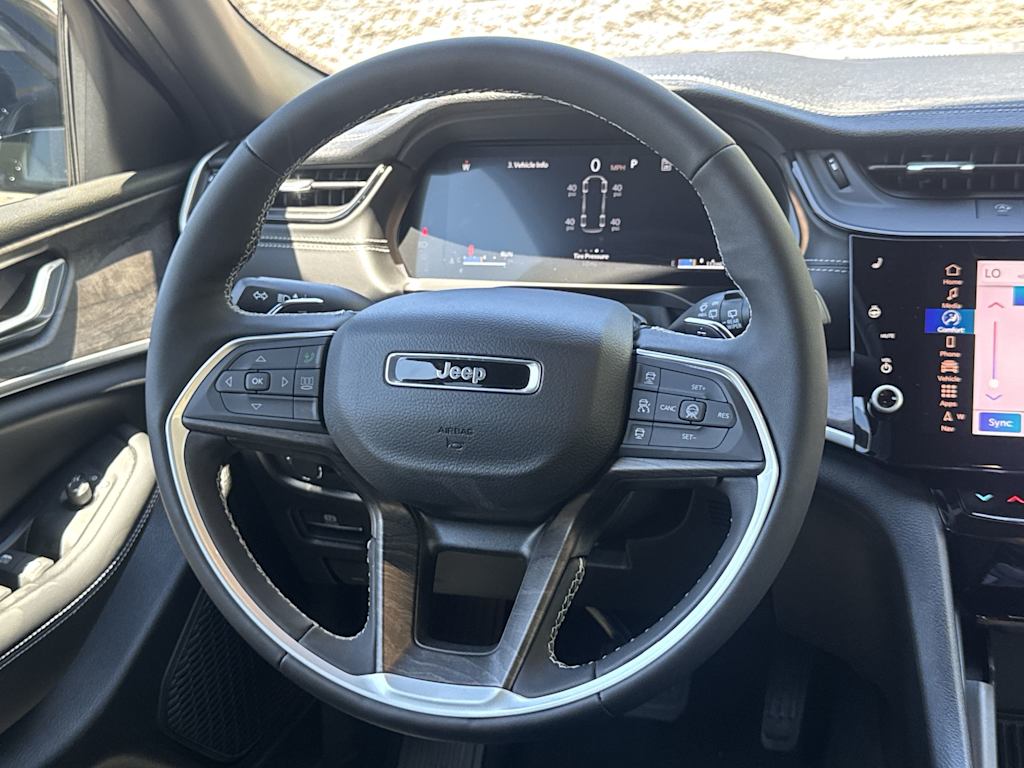 Thumbnail: 2026 Jeep Grand Cherokee L - 12