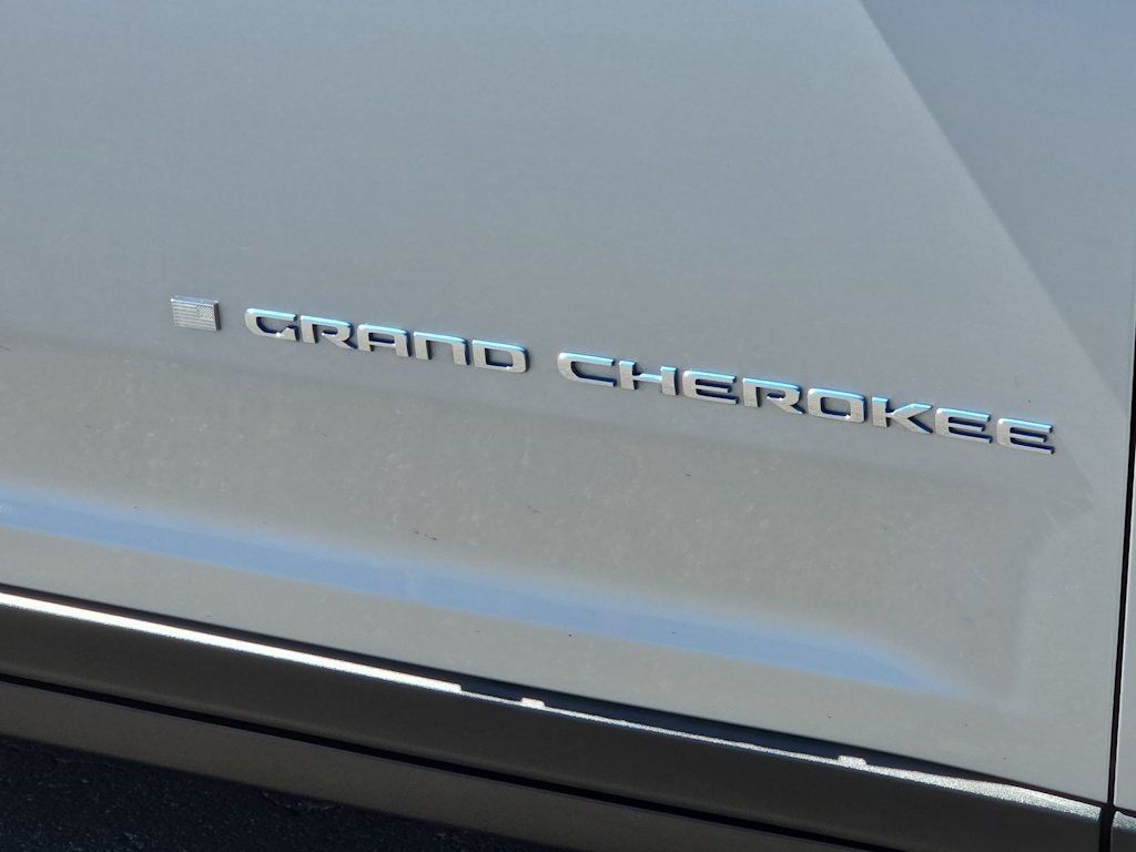 Thumbnail: 2023 Jeep Grand Cherokee - 7