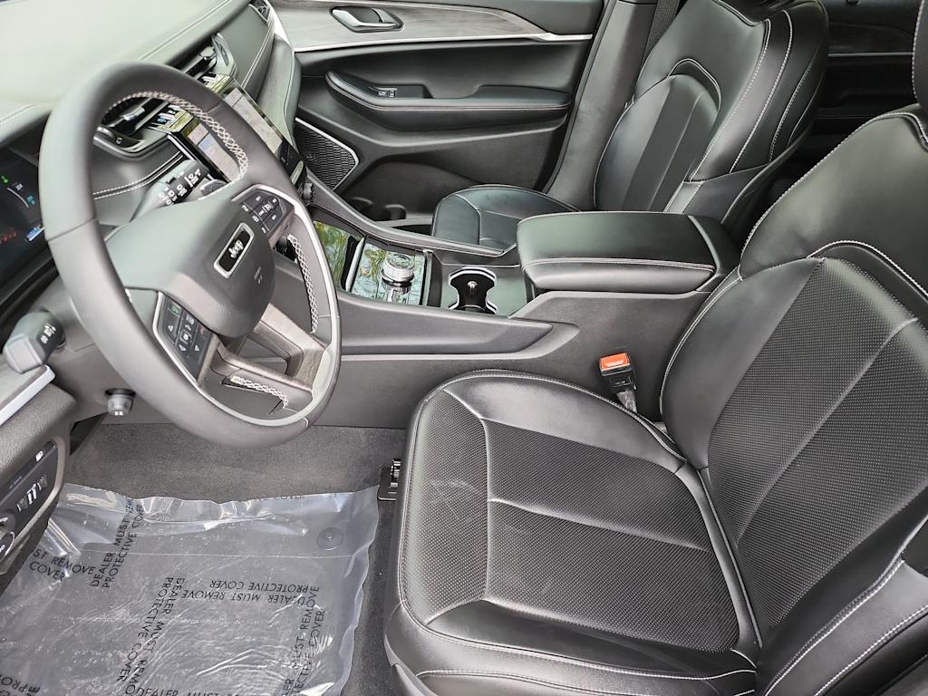 Thumbnail: 2024 Jeep Grand Cherokee - 11