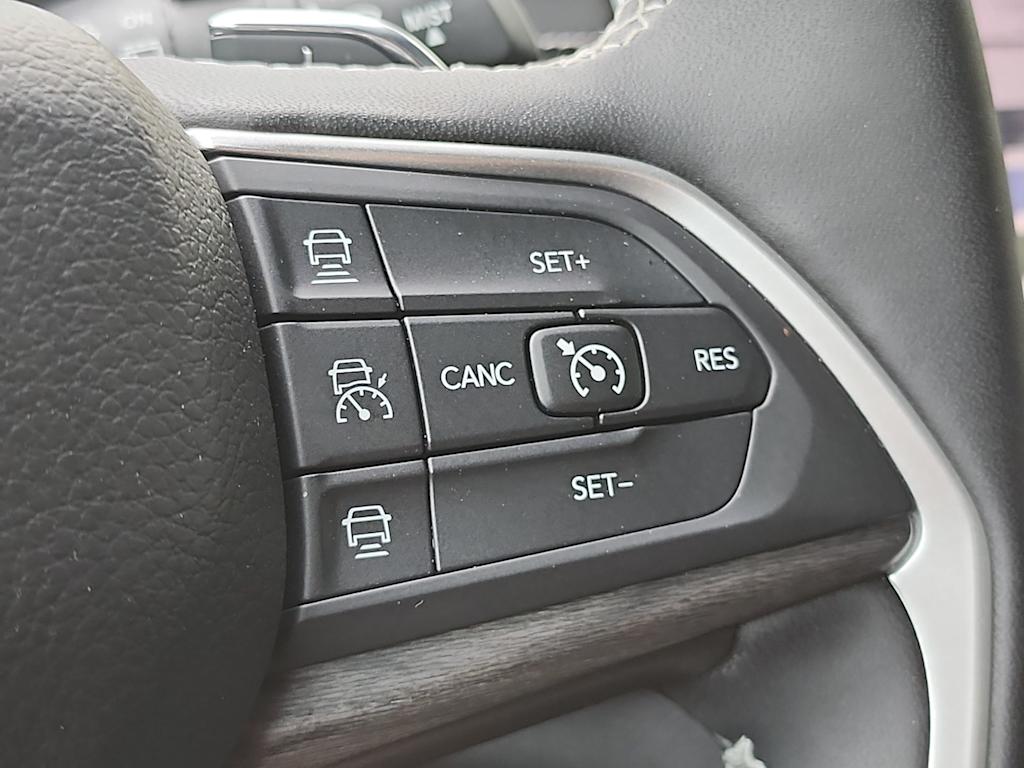 Thumbnail: 2024 Jeep Grand Cherokee - 30