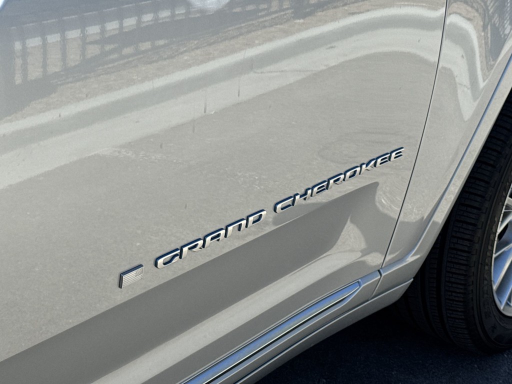 Thumbnail: 2024 Jeep Grand Cherokee - 25