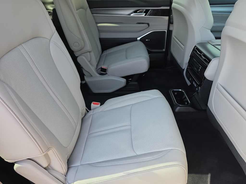 Thumbnail: 2026 Jeep Grand Wagoneer - 11